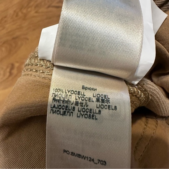 Anthropologie Maeve Red and Green Floral romper with Flutter Sleeves size 8 - Picture 7 of 13